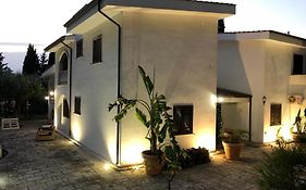 Villa Lama